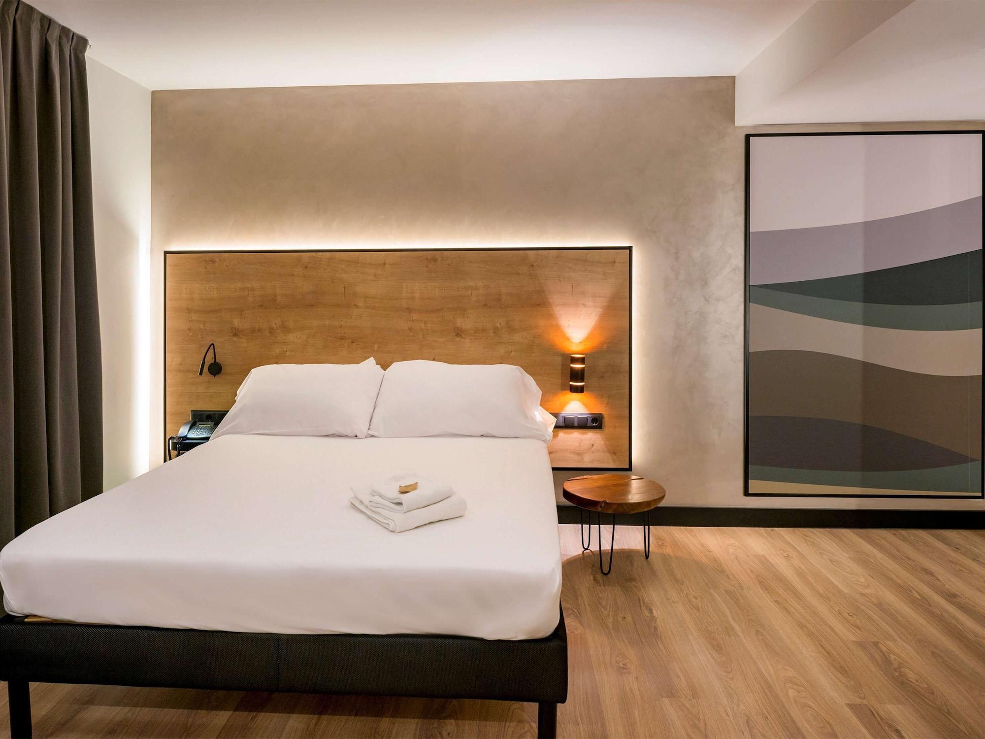ไอบิส สไตล์ ฟิเกเรส รอนดา Hotel ฟิกวยเรส ภายนอก รูปภาพ