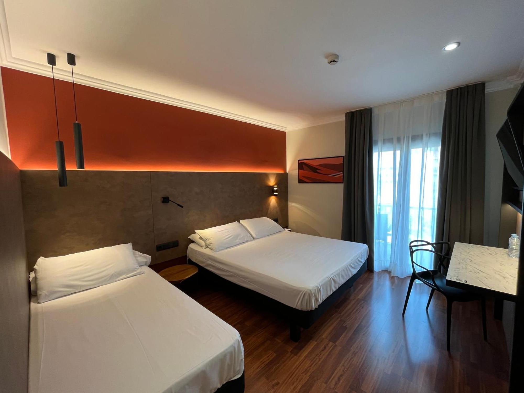 ไอบิส สไตล์ ฟิเกเรส รอนดา Hotel ฟิกวยเรส ภายนอก รูปภาพ